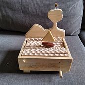 Mein Abschlussprojekt für den Kurs: Holzautomaten: Erwecke Skulpturen zum Leben . Character Design, Sculpture, To, Design, Art To, s, and Woodworking project by Clara Gaudernak - 03.01.2023