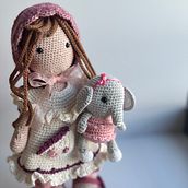 Mi proyecto del curso: Elaboración de muñecas amigurumi románticas. Een project van Craft, Speelgoedontwerp, Textiel, Haken, Amigurumi y Textielontwerp van Mena Lopes - 02.03.2023
