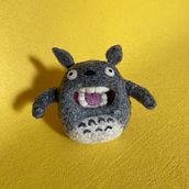 Il mio progetto del corso: Creazione di un art toy: tecnica di needle felting. Projekt z dziedziny Projektowanie postaci, Craft, Projektowanie zabawek,  Tkactwo, Filcowanie igłą, Wzornictwo tekst i liów użytkownika luisa.pirovano - 03.03.2023