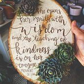 Wisdom and Kindness (Pyrography). Un projet de Multimédia, Lettering, Menuiserie, Lettering manuel , et Artisanat de Taylor - 04.03.2023