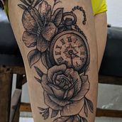 Reloj y Rosa (cover cicatriz). Tattoo Design project by Santiago López Garzón - 03.05.2023