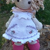 Mi proyecto del curso: Elaboración de muñecas amigurumi románticas. Arts, Crafts, To, Design, Fiber Arts, Crochet, Amigurumi, and Textile Design project by Mónica Abalo - 03.06.2023