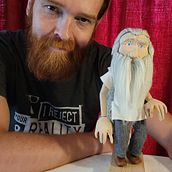 The Storyteller - wooden tabletop puppet. Een project van Houtbewerking y Ontwerp van personages van Steve Griffin - 10.03.2023