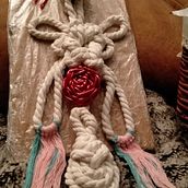 Mi proyecto del curso: Muestrario de nudos de macramé. Accessor, Design, Arts, Crafts, Fiber Arts, Macramé, and Textile Design project by Isabel Herreros - 03.11.2023