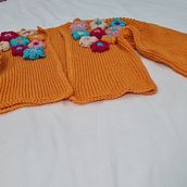 Mi proyecto del curso: Crochet: teje un suéter colorido con aplicaciones florales. Crochet, and Textile Design project by molinammp - 03.11.2023
