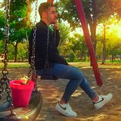 Videoclip "Presente" - Henry Scythe (2022). Un proyecto de Música, Publicidad, Vídeo, Edición de vídeo, Realización audiovisual, Producción audiovisual					, Postproducción audiovisual, Corrección de color, VFX y Guion de David Canseco García - 29.12.2022