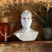 Il mio progetto del corso: Ritratto con argilla: modella un volto a grandezza naturale Ein Projekt aus dem Bereich Bildende Künste und Skulptur von Darya Nikitsina - 14.03.2023