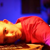 Mi proyecto del curso: Fotografía y oscuridad: crea retratos cinemáticos. Un proyecto de Fotografía, Post-producción fotográfica		, Retoque fotográfico, Iluminación fotográfica y Composición fotográfica de Alu García - 18.03.2023
