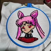 Mi proyecto del curso: Parche Pedrería Black Lady. Un proyecto de Diseño de complementos, Bordado, Decoración de interiores y Diseño textil de Dulce Mendoza - 10.03.2023