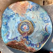 Ceramic Grief Dish. Un progetto di Pittura, Scultura e Ceramica di Leslee Hare - 22.03.2023