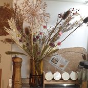 Il mio progetto del corso: Design di centrotavola con fiori essiccati e stabilizzati. Interior Design, L, scape Architecture, Decoration, DIY, Floral, and Plant Design project by olivia_in_venice - 03.23.2023