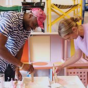 Yinka Ilori collection . Un proyecto de Diseño, Pintura y Diseño de interiores de Tash Bradley - 24.03.2023