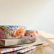 Mi proyecto del curso: Pintura sobre madera: decora tus utensilios. Un proyecto de Artesanía, Pintura, Pattern Design, Pintura acrílica, Ilustración botánica, DIY y Pintura decorativa de Macarena Petrone - 24.03.2023