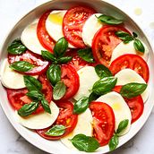 Mein Abschlussprojekt für den Kurs: Food Styling: Die Kunst des Anrichtens - Journey to Italy. Een project van  Ontwerp, Culinaire fotografie, DIY, Food St y ling van Otar Lezhava - 31.03.2023