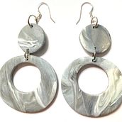 My project for course: Polymer Clay Earrings: Make Marbled Accessories. Design de acessórios, Artesanato, Design de joias, Design de moda, e DIY projeto de Luis Angel - 28.03.2023