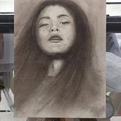 Il mio progetto del corso: Ritratto artistico al carboncino: creare atmosfere. Un progetto di Illustrazione tradizionale, Belle arti, Disegno, Disegno di ritratti, Disegno realistico e Disegno artistico di Francesco Loprevite - 03.04.2023