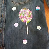 Mi proyecto del curso: Bordado de moda: embellece tu ropa con mostacillas Bordado dulce.. Un proyecto de Diseño de moda, Bordado, DIY, Upc, cling y Diseño textil de Paola Cambranis Gamboa - 03.04.2023