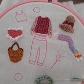 Meu projeto do curso: Bordado com textura: combine pontos e miçangas. Accessor, Design, Costume Design, Arts, Crafts, Embroider, Fiber Arts, Color Theor, and Textile Design project by acarolinagouvea - 09.02.2022