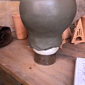 Mi proyecto del curso: Creación de tu primer jarrón en cerámica. Un proyecto de Diseño de complementos, Artesanía y Cerámica de Paula Astete Riveros - 04.04.2023