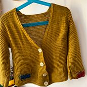 My project for course: Visible Mending: Colorful Knitwear Repair . % msabolla tarafından hazırlanan Moda Tasarımı, Nakış, Dikiş, El, af Sanatları, Geri dönüşüm, Dokuma, Ve Tekstil Tasarımı projesi - 03.15.2023