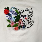Il mio progetto del corso: Ricamo a mano anatomico e floreale per capi e accessori. Projekt z dziedziny  Haft, Upc, cling, Wzornictwo tekst i liów użytkownika lucreziabda - 05.04.2023