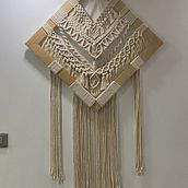 Mi proyecto del curso: Introducción al tapiz de macramé. Een project van Ontwerp van accessoires, Craft, Textiel, Macramé y Textielontwerp van Ana Gonzalez Cuellar - 07.04.2023