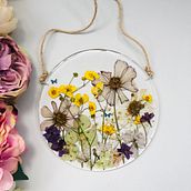A beautiful, circular botanical herbarium made using pressed garden flowers preserved in epoxy resin. Arts, and Crafts project by Ashton Yates - 04.10.2023