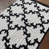 'Nishat' doormat. Un projet de Création d'accessoires, Création de motifs, Art textile, DIY, Crochet, Design textile , et Décoration d'intérieur de Donaya - 12.04.2023
