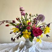 My project for course: Floral Arrangement Design with Seasonal Blooms   Ein Projekt aus dem Bereich Innendesign, L, schaftsbau, Dekoration von Innenräumen, DIY und Blumen- und Pflanzendesign von Michelle Towner - 15.04.2023