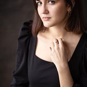 Mein Abschlussprojekt für den Kurs: Moderne Headshot-Fotografie. Un projet de Photographie, Photographie de portrait, Éclairage photographique, Photographie de studio, Photographie numérique , et Photographie artistique de Nelli Polle-Zengin - 18.04.2023