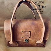 My project for course: Handmade Leather Bag Creation for Beginners. Design, Accessor, Design, Arts, Crafts, and Sewing project by Madeléne Du Preez - 04.19.2023