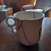 Mi proyecto del curso: Introducción al Kintsugi: restaura tu cerámica con oro. Arts, Crafts, Fine Arts, Ceramics, and DIY project by Karla Rodríguez Carrasco - 04.19.2023