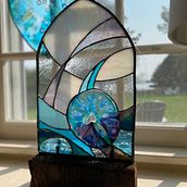 My Contemporary Stained Glass Design  Ein Projekt aus dem Bereich Erweiterungsentwicklung, Innendesign, Dekoration von Innenräumen und DIY von lisabethbennett - 20.04.2023
