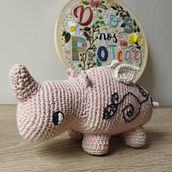 Mi proyecto del curso: Diseño y creación de amigurumis Rinoceronte. Artesanato, Design de brinquedos, Tecido, DIY, Crochê, Amigurumi, e Design têxtil projeto de Deliana Mata - 21.04.2023