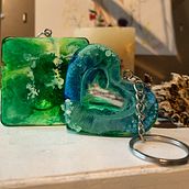 Mi proyecto del curso: Técnicas decorativas y color aplicado a la resina. Accessor, Design, Arts, Crafts, Furniture Design, Making, Interior Design, Product Design, DIY, and Color Theor project by elenagrosu - 04.22.2023
