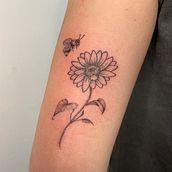 Simbiosis Tattoo. Un progetto di Illustrazione tradizionale, Design di tatuaggi e Illustrazione botanica di Laura - 23.04.2023