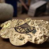 Bijoux - collier La Que Sabe. Een project van Craft, Ontwerp van accessoires y Sieradenontwerp van Claire DEPARTE - 30.04.2023