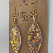 My project for course: Resin Jewelry Design. Un progetto di Design di accessori, Artigianato, Design di gioielli e DIY di Mira Brower - 01.05.2023