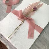 Il mio progetto del corso: Carta riciclata fatta a mano: crea uno stationery set. Projekt z dziedziny Craft,  Sztuki piękne, Papercraft,  Introligatorstwo, DIY, Projektowanie materiałów biurow i ch użytkownika Rosella Andreetti - 04.05.2023