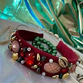 My project for course: Beaded Embroidery: Create Hair Accessories. Accessor, Design, Arts, Crafts, Jewelr, Design, Fashion Design, Embroider, DIY, and Textile Design project by Ana K Freitas - 05.06.2023