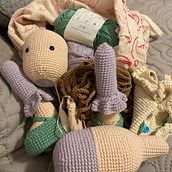 Mi proyecto del curso: Elaboración de muñecas amigurumi románticas. Artesanato, Design de brinquedos, Tecido, Crochê, Amigurumi, e Design têxtil projeto de Deborah Guerrero quijada - 08.05.2023