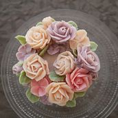 4" strawberry ripple vanilla cake decorated with buttercream flowers. Design, and DIY project by zammitlor - 05.09.2023
