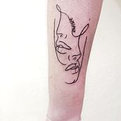 Meu projeto do curso: Tatuagem fine line: a sutileza da linha. Un proyecto de Ilustración tradicional, Dibujo y Diseño de tatuajes de Leonor Contente - 09.05.2023