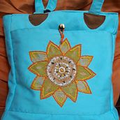 Mi proyecto del curso: Bordado y pintura textil para principiantes. Painting, Pattern Design, Embroider, DIY, Upc, cling, and Textile Design project by Marina Murtagh - 05.10.2023