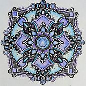 My 2nd Project: Lizzie's Mandala Class. Un progetto di Design e Illustrazione tradizionale di lizzytroisi - 10.05.2023