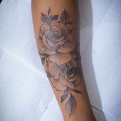 Mi proyecto del curso: Tatuaje botánico con puntillismo. Un progetto di Illustrazione tradizionale, Design di tatuaggi e Illustrazione botanica di Analidia Nogueira - 12.05.2023