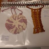 Een voorbeeldboek voor macraméknopen. Accessor, Design, Arts, Crafts, Fiber Arts, Macramé, and Textile Design project by Lien Debaeke - 05.15.2023