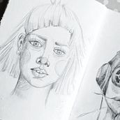 Mon projet du cours : Carnet de portraits : explorez le visage humain. Un projet de Esquisse , Dessin, Dessin de portrait, Dessin artistique , et Carnet de croquis de Emma Wallace - 16.05.2023