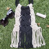 Mi proyecto del curso: Diseño y elaboración de bolsos en macramé. Design, Accessor, Design, Arts, Crafts, Sewing, Fiber Arts, Macramé, and Textile Design project by Itzel L - 05.16.2023