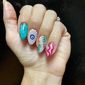 My project for course: Introduction to Nail Art. Un proyecto de Diseño, Ilustración tradicional, Pintura, Pattern Design y Pintura decorativa de Andrea Colon - 07.05.2023